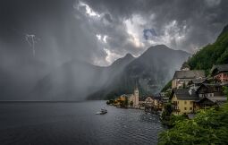 Thunderstorm approaching the picturesque town Hallstatt null