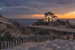 Capela do Senhor da Pedra, Portugal null